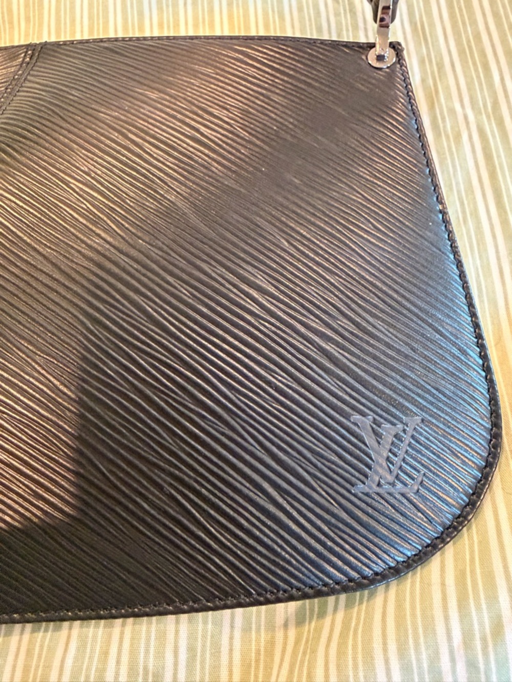 Louis Vuitton Black Textured Shoulder Bag - Picture 3 of 5